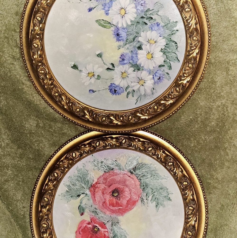 Vintage 2 circular paintings arylic signed by artist